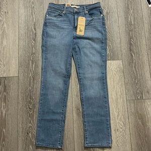 Levi’s sculpt hyper soft classic straight jeans. Brand new. With tags.